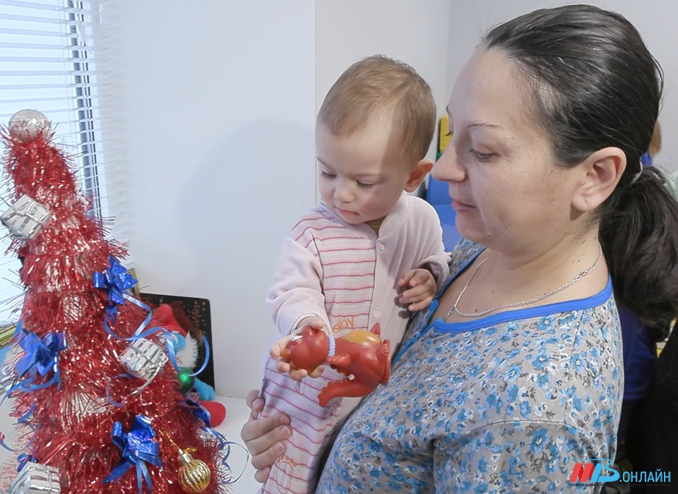 Дед мороз вручил подарки маленьким пациентам 25-й больницы в Волгограде