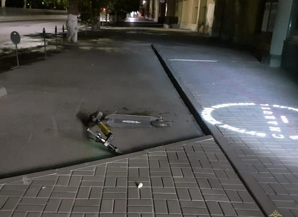 В Волгограде 41-летний мужчина пострадал после падения с самоката