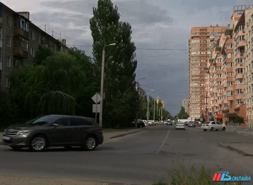 Автомобильный бензин с дизельным топливом сперва пропали в Волгограде, а затем подорожали