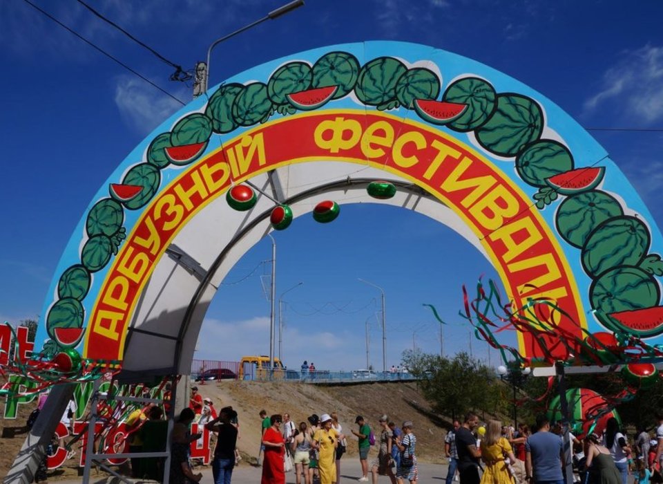 44-килограммовый арбуз стал победителем конкурса на Камышинском фестивале