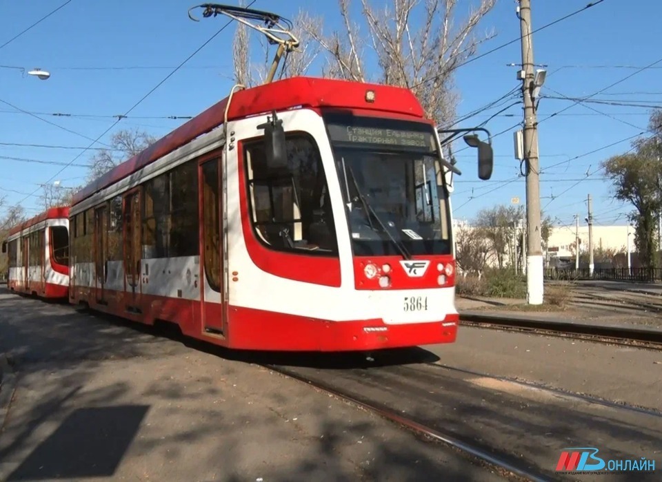 В Волгограде монтируют контактную сеть на линии скоростного трамвая