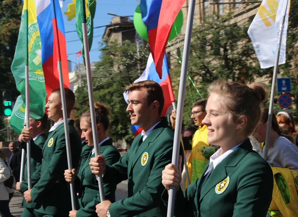 8,5 тыс. первокурсников пройдут по Волгограду с символикой и флагами вузов и колледжей