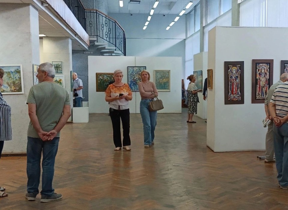 В Волгограде открылась выставка работ художников, посвященная Дню города