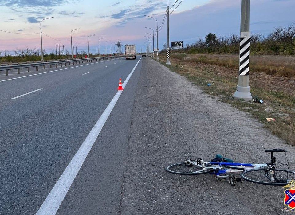 63-летний велосипедист скончался в больнице после ДТП под Волгоградом