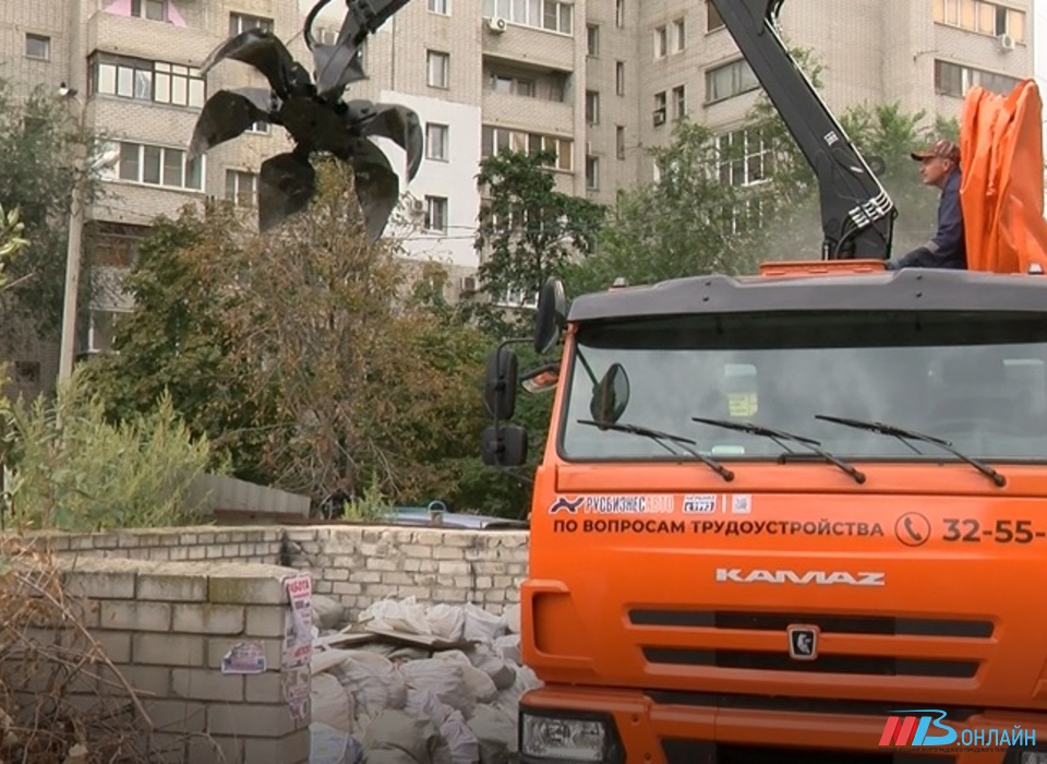 В Волгоград поступили новые ломовозы для вывоза крупногабаритного мусора