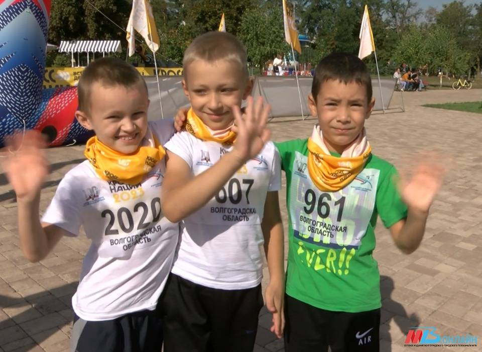 Более 1000 волгоградцев пробежали кросс нации-2023