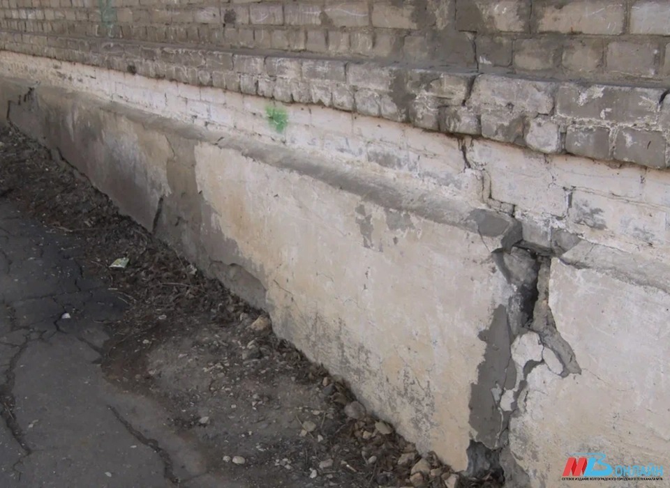 В Волгограде ищут подрядчиков для сноса двух расселенных аварийных домов