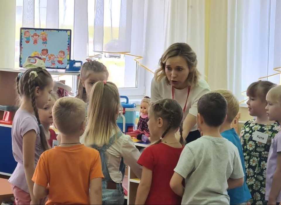 В Волгограде претенденты на звание лучшего воспитателя страны проводят занятия с детьми