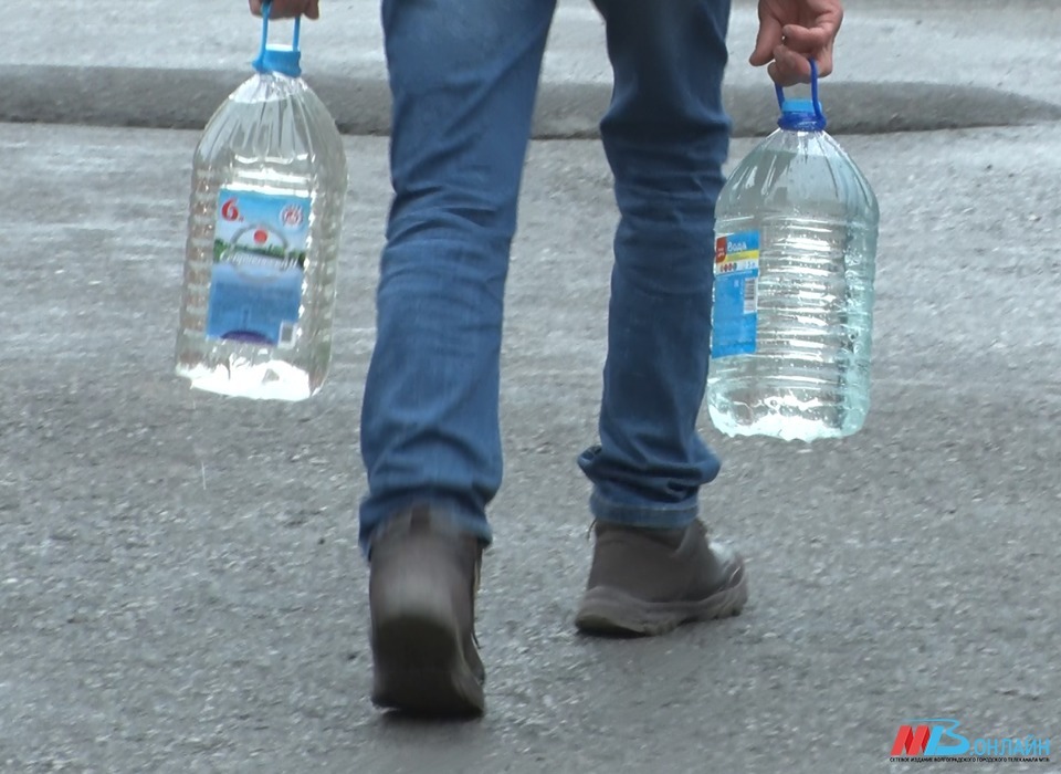 На два дня ограничат подачу воды в двух районах Волгограда