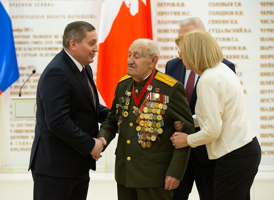 Защитник Сталинграда Евгений Рогов отмечает 99-летие