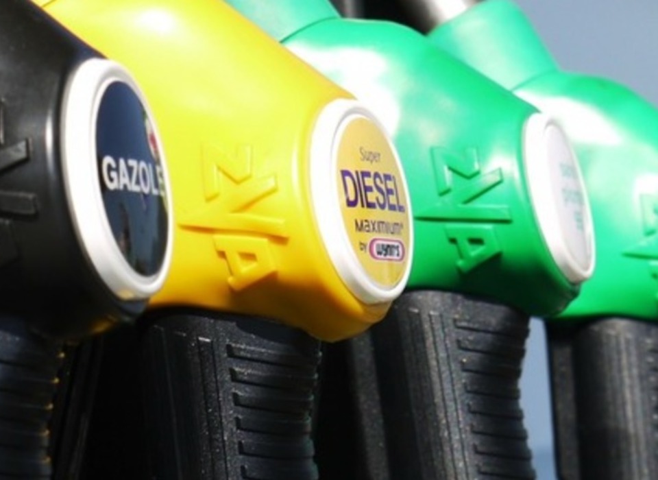 Росстат: снизились цены на бензин в Волгоградской области