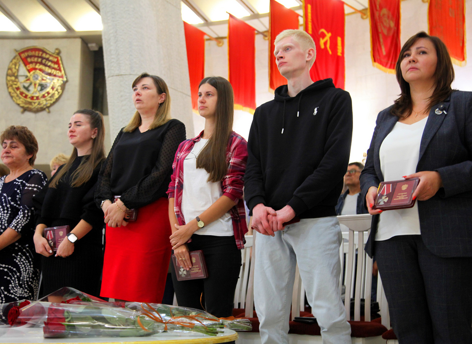 В Волгограде родственникам 11 погибших участников СВО передали ордена Мужества