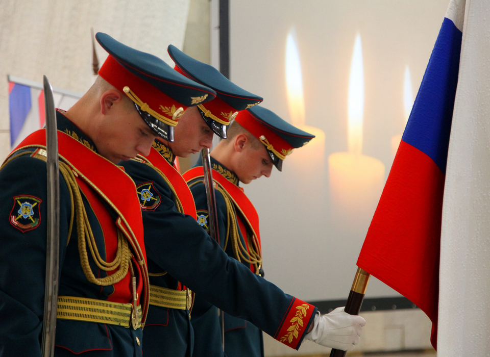 Одиннадцать орденов Мужества героев СВО вручили родным в Волгограде