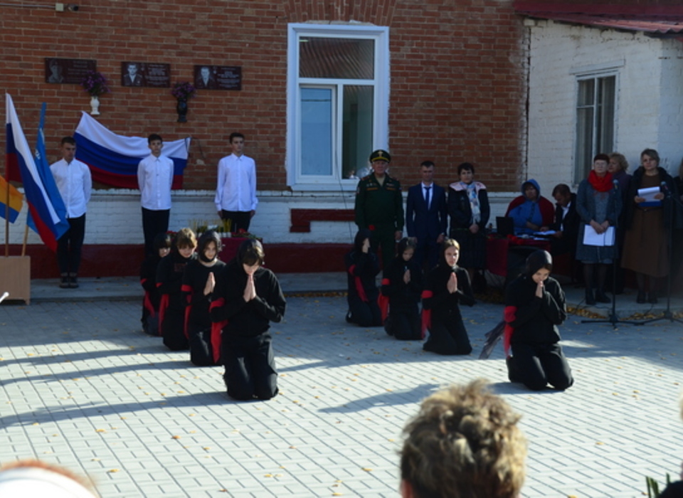 Мемориальные доски открыли под Волгоградом в память о бойцах СВО
