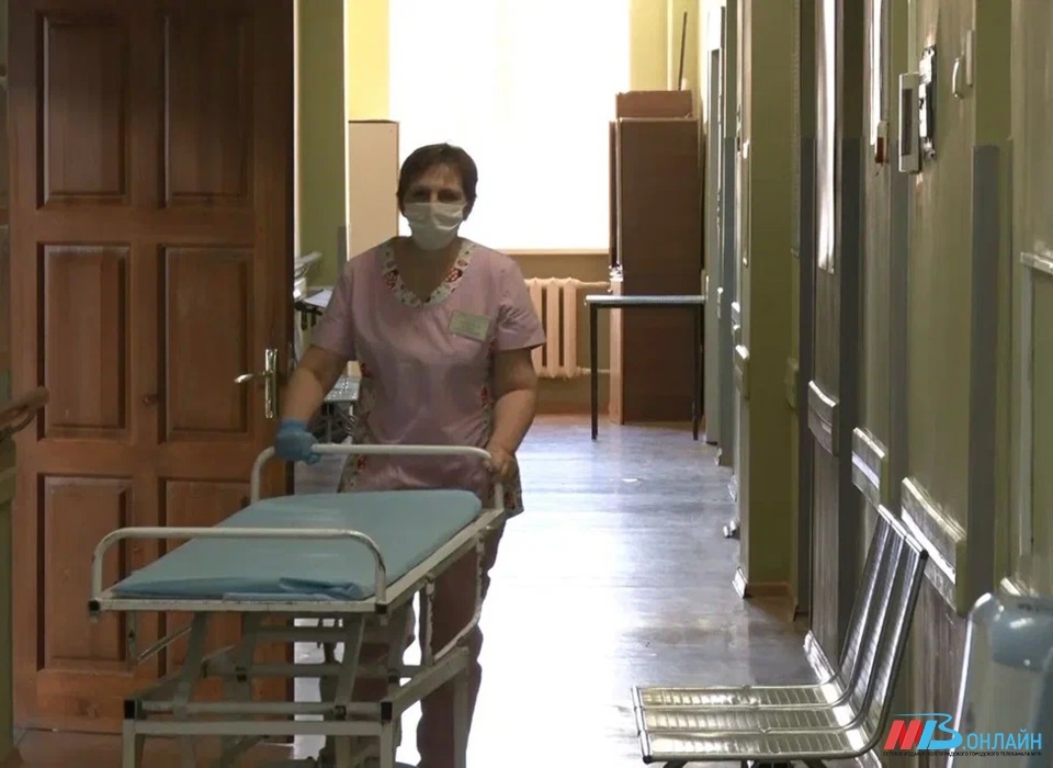 Волгоградские врачи борются за жизнь 12-летней школьницы, упавшей с девятиэтажки