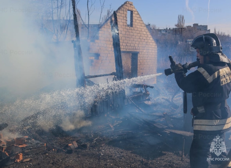 Мужчина погиб при пожаре в кирпичном доме на юге Волгограда