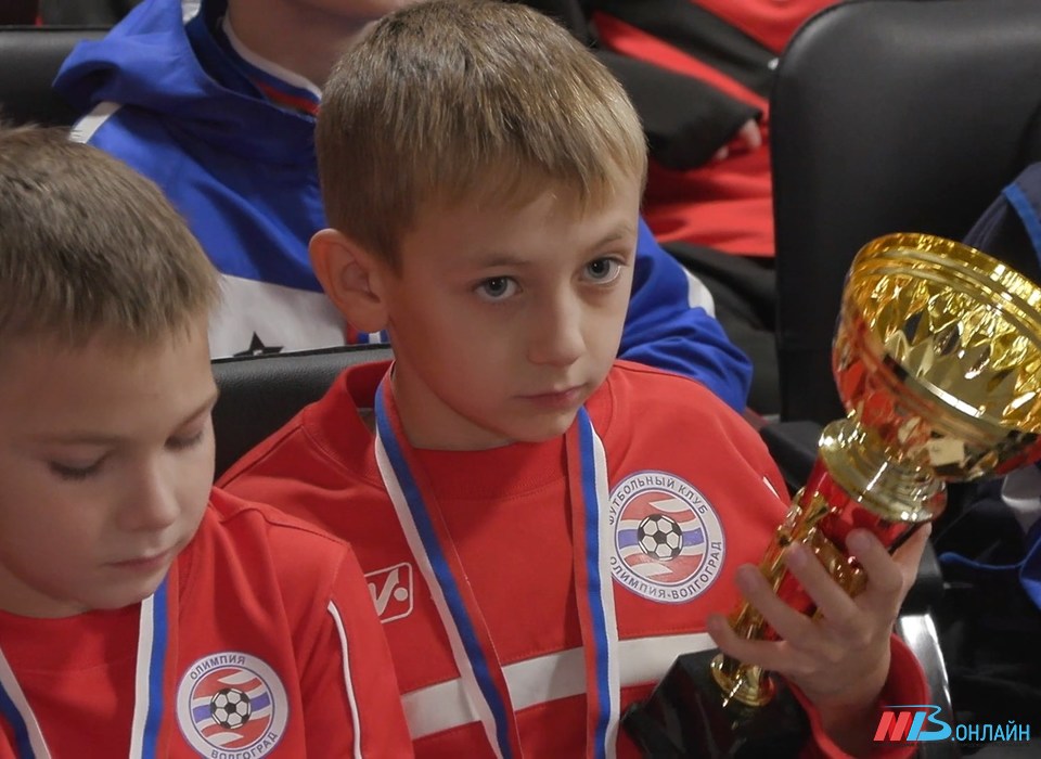 В Волгограде наградили победителей открытого первенства города по футболу среди юношей