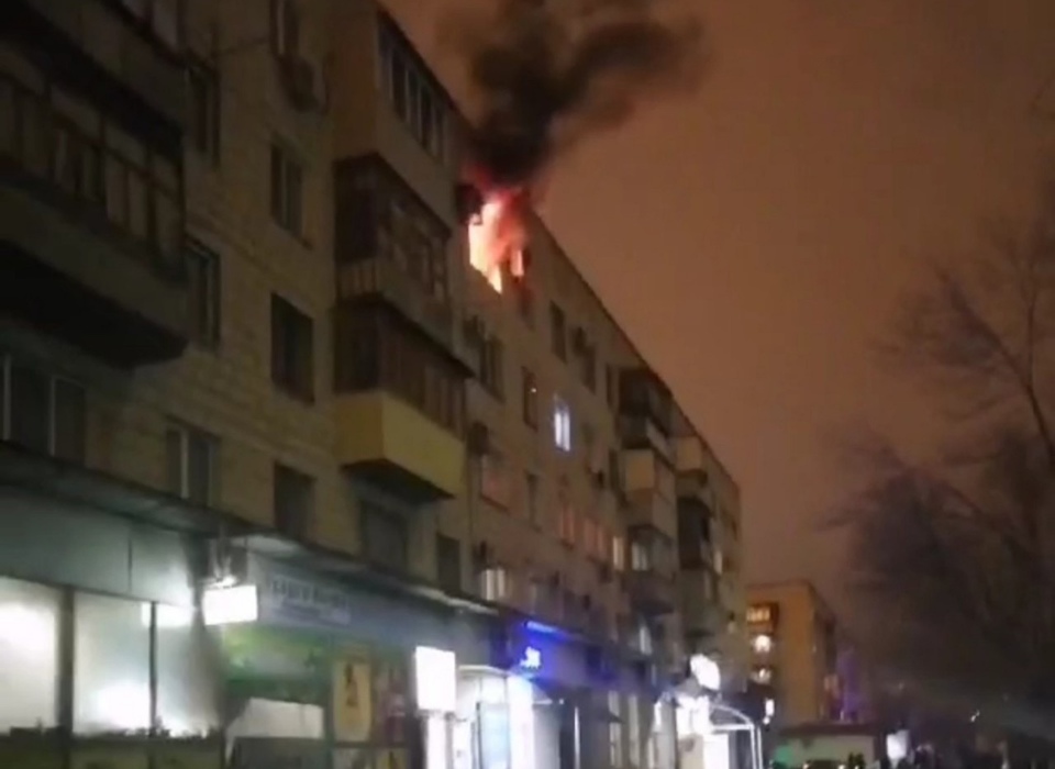 МЧС: во время пожара в квартире дома в Волжском пострадал один человек