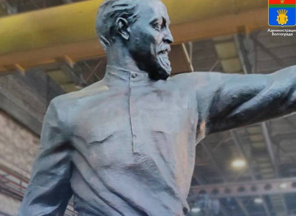 В Волгоград вернули отреставрированную скульптуру Феликса Дзержинского