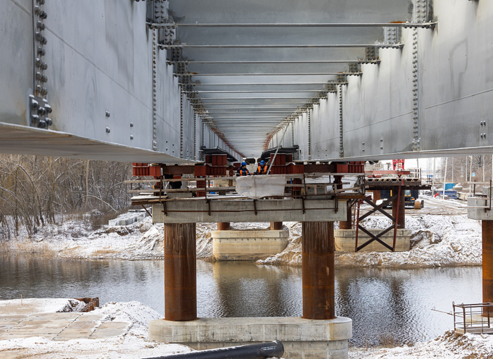 В Волгоградской области продолжаются работы по возведению моста через ерик Гнилой