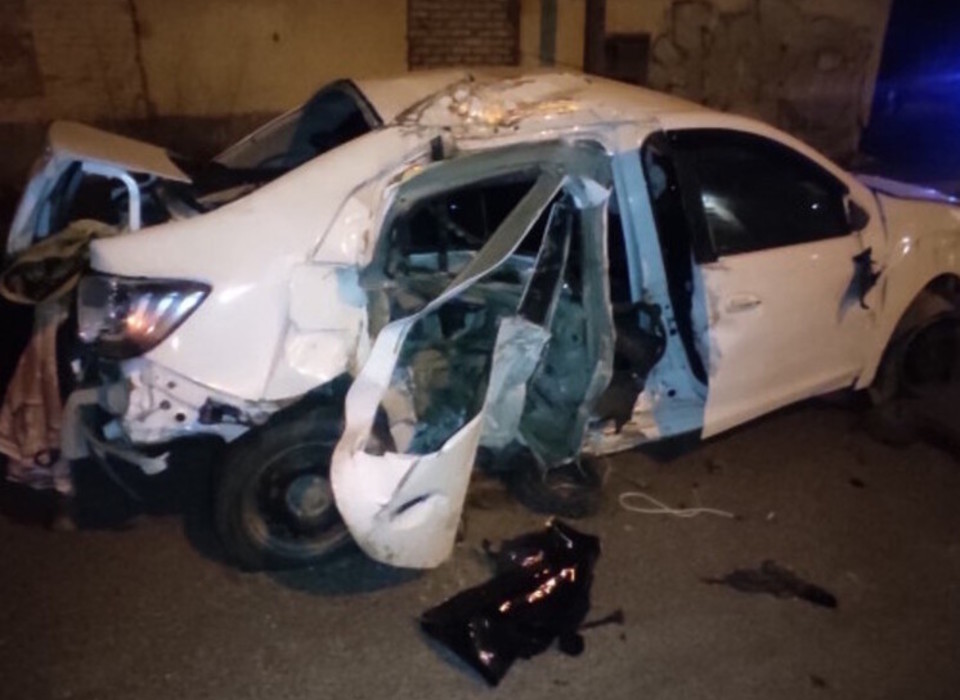 Под Волгоградом 21-летний водитель без прав врезался во внедорожник