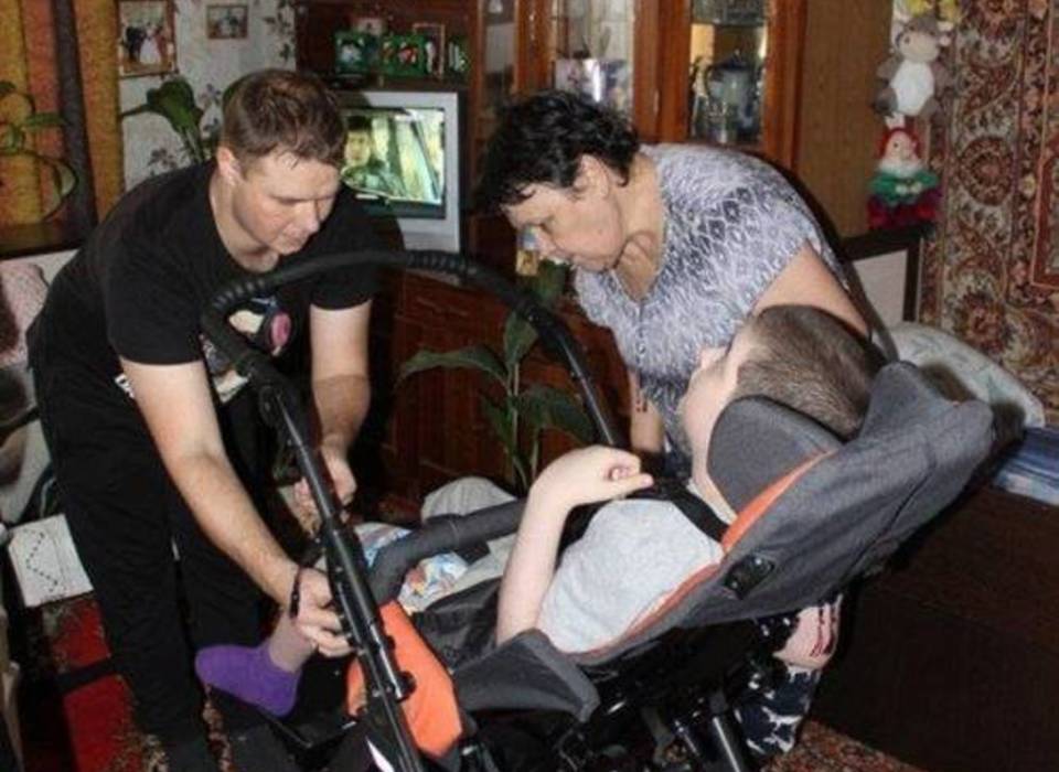 Волгоградский ребенок-инвалид получил коляску по электронному сертификату