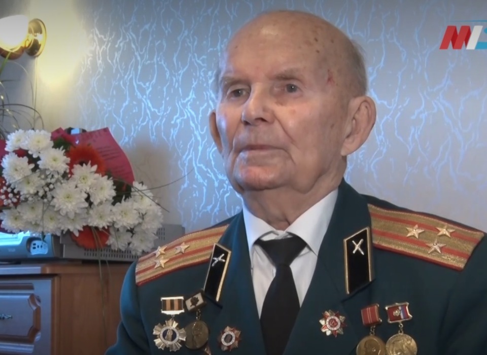 Владимир Марченко поздравил Александра Колотушкина с 97-летием