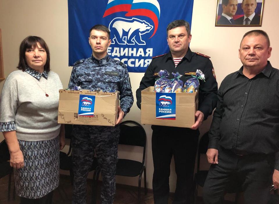 Дети росгвардейцев из Волгоградской области получили сладкие подарки