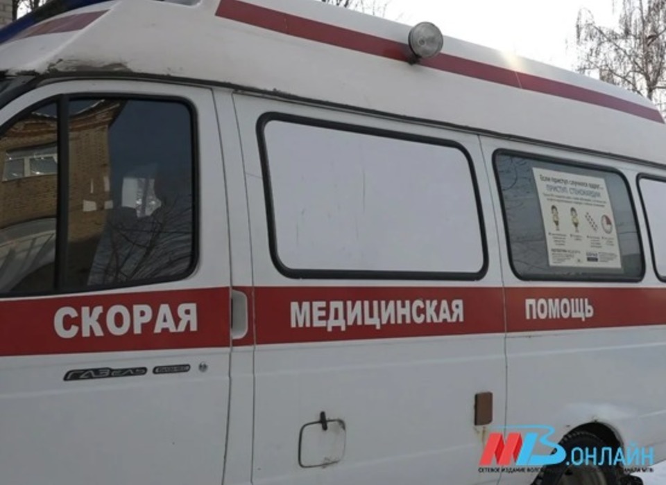 В Волгоградской области 35-летняя женщина-водитель врезалась в пассажирский поезд