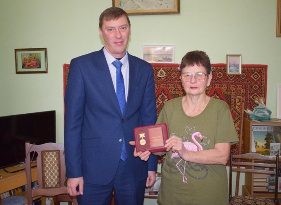 Трем жительницам Камышина вручили памятный знак «Житель осажденного Сталинграда»