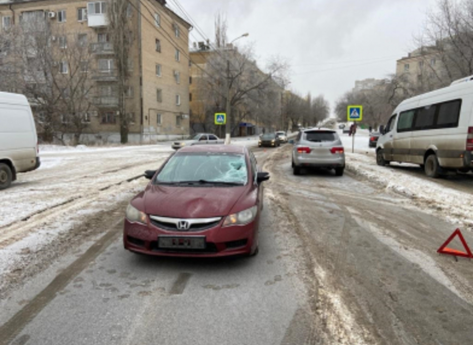 В Волгограде 20-летний парень дважды попал под машину