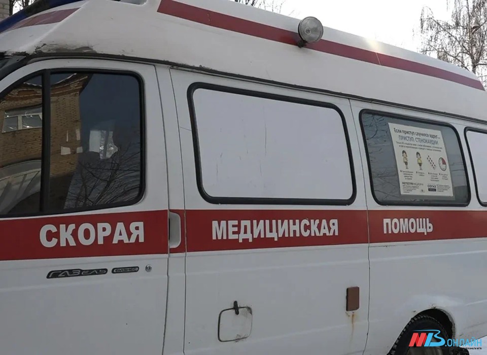В Волгограде на «зебре» иномарка сбила 45-летнего пешехода