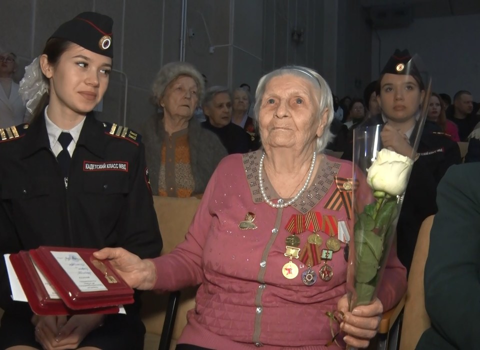 Волгоградская молодёжь подарила ветеранам концерт победных песен