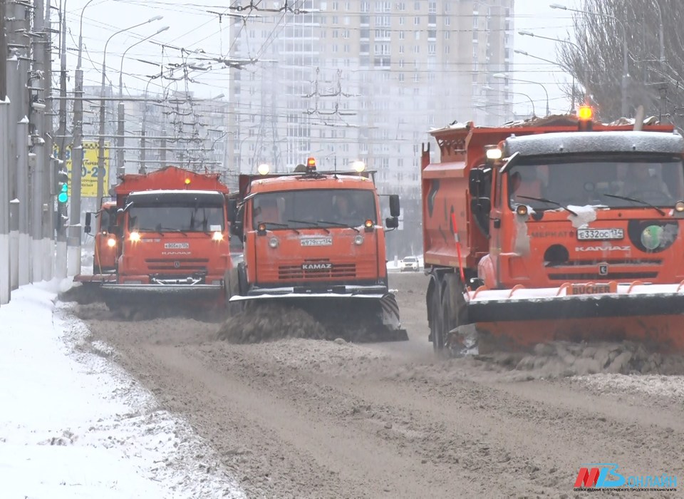 В Волгоградской области обработали дороги реагентами