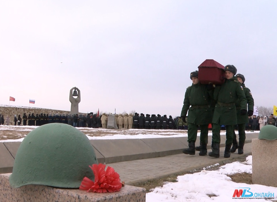 На мемориальном кладбище под Волгоградом перезахоронили 180 защитников Сталинграда