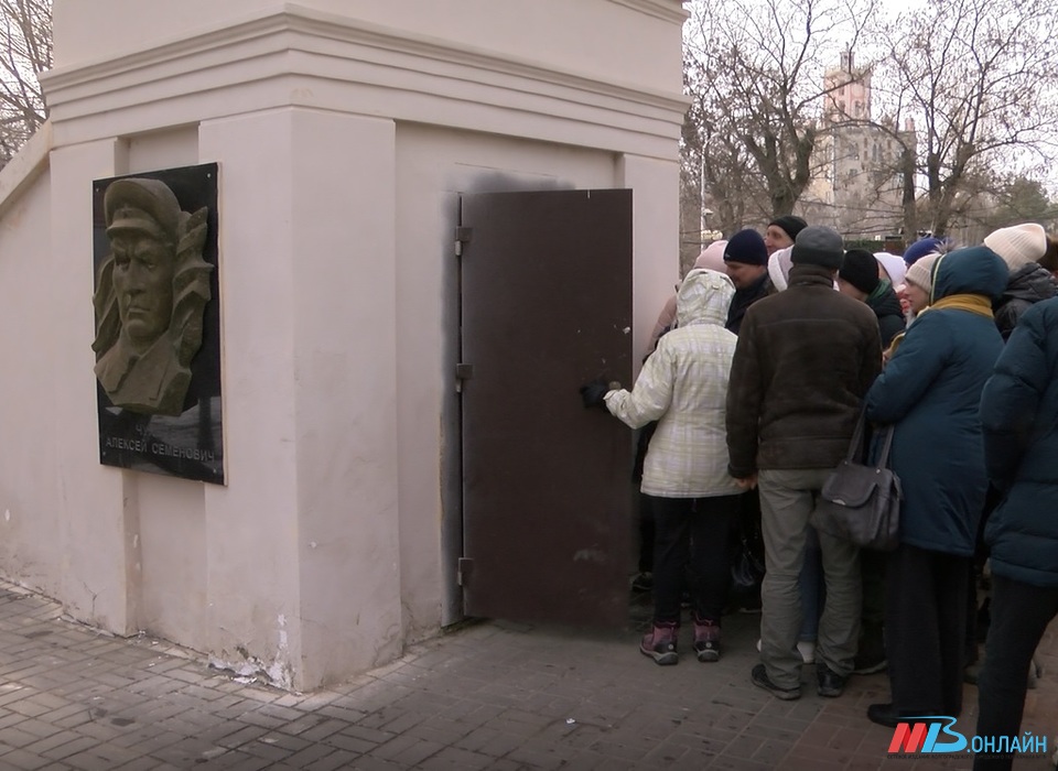 На 10 метров под землю: волгоградцы увидели помещения бункера Чуянова в Комсомольском саду