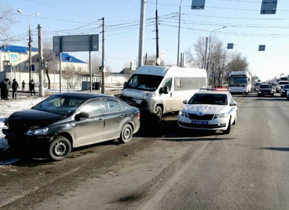 ГУ МВД опубликовало видео момента ДТП с маршруткой №149 в Волгограде