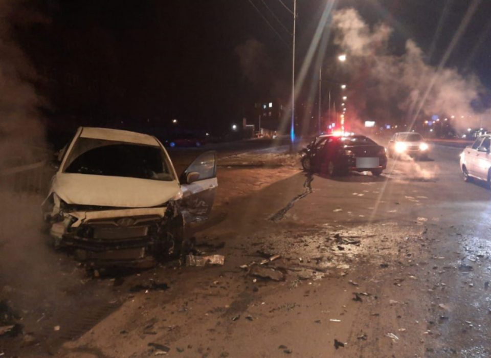 На западе Волгограда в ДТП пострадали три человека