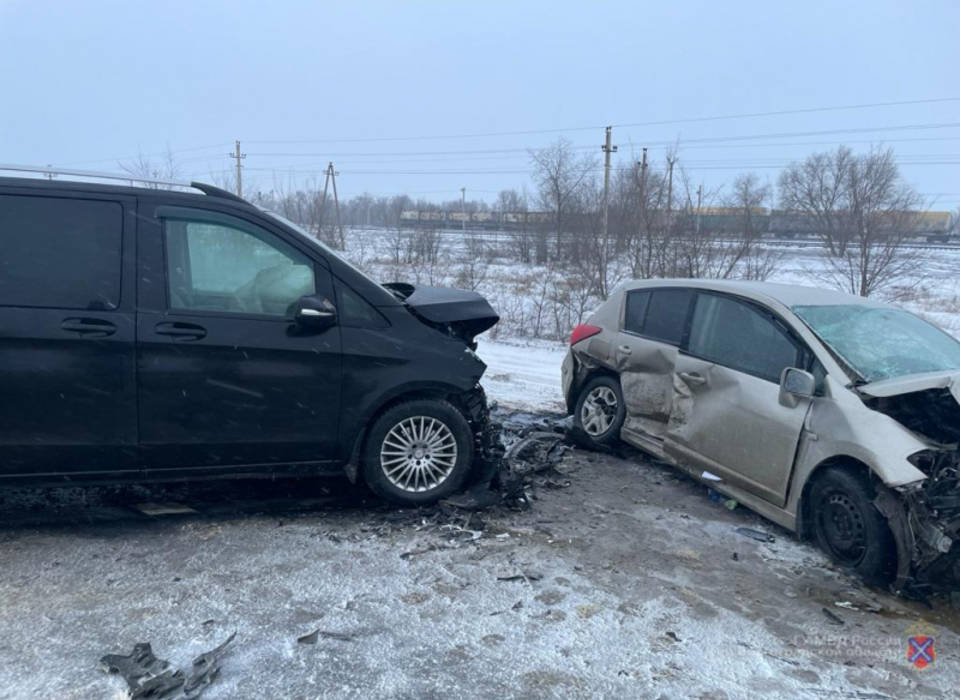 На месте ДТП под Волгоградом погибла ехавшая в Nissan 69-летняя женщина