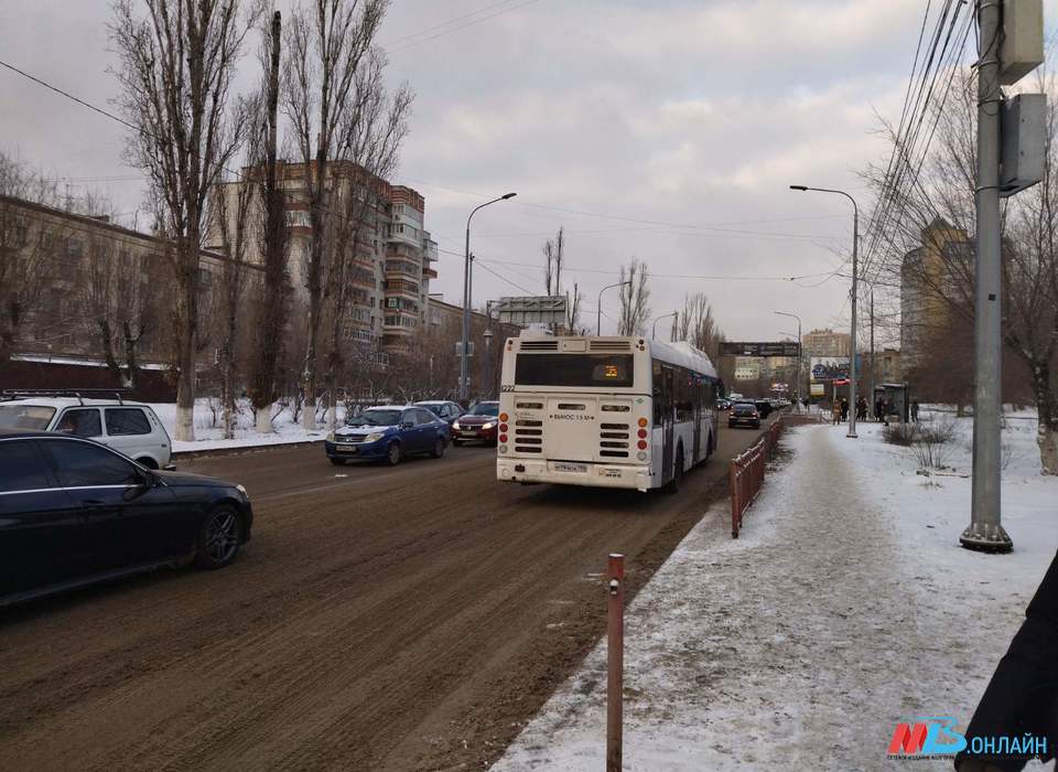 Дорогу на улице Электролесовской в Волгограде сузят до 10 марта