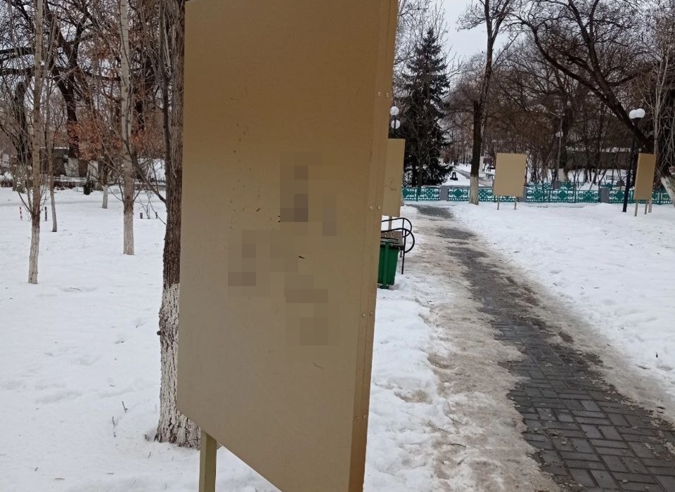 В Волгоградской области вандалы осквернили табличку с именами героев