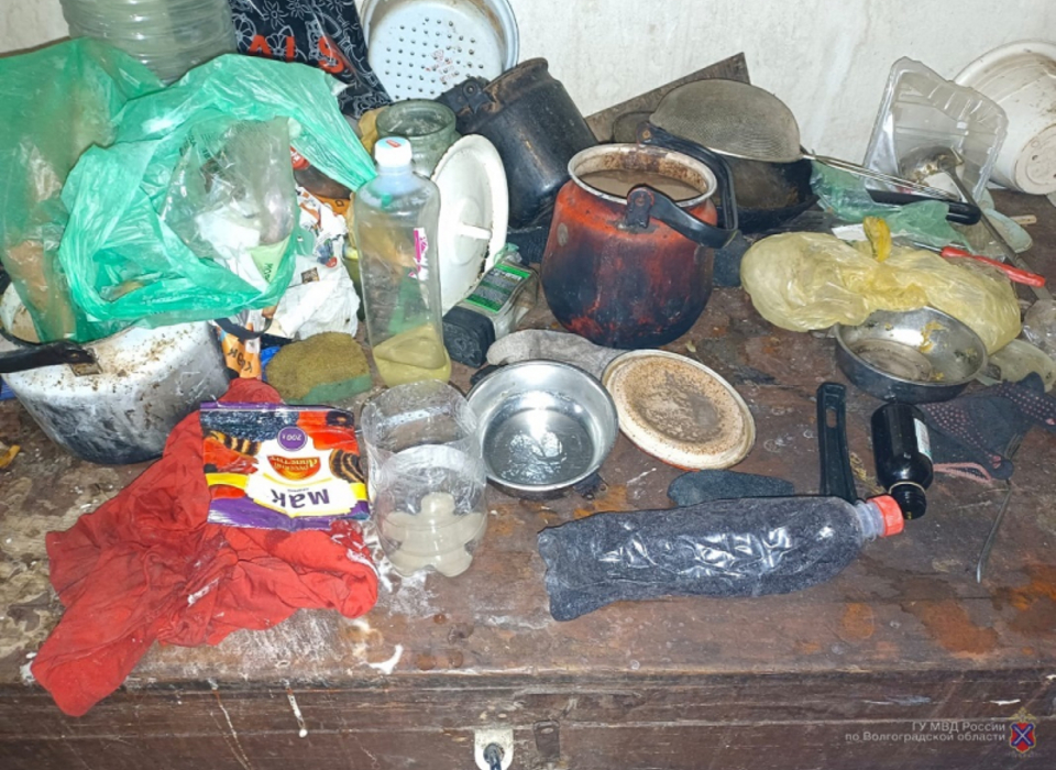 Пожилой житель Волгоградской области за спиртное сдавал свой дом под наркопритон