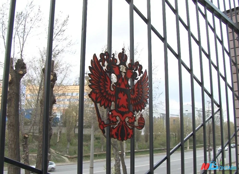 В Волгограде распространились слухи о разбросанных во дворах школ взрывных устройствах