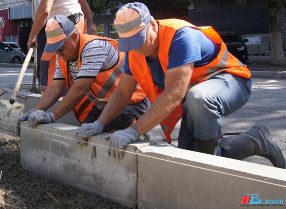 Волгоградским строителям повысили среднемесячную зарплату