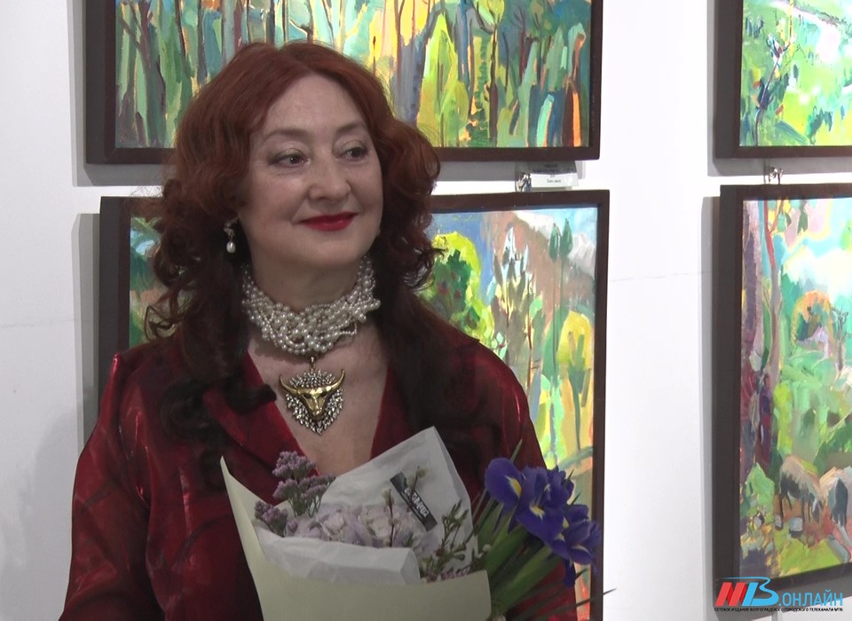 «Она великая трудяга»: в Волгограде открылась выставка Ирины Тур