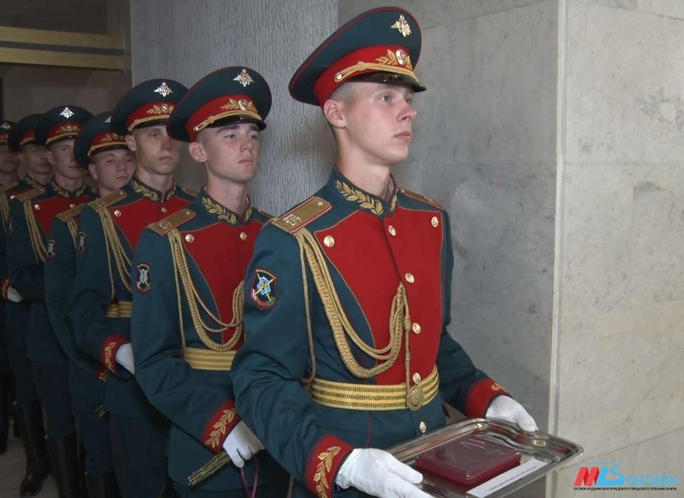 10 орденов передали в Волгограде родным погибших участников СВО