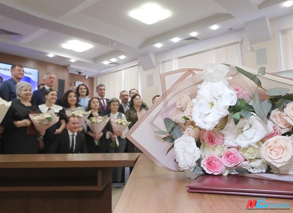 Накануне профессионального праздника работников сферы культуры наградили почетными грамотами главы Волгограда