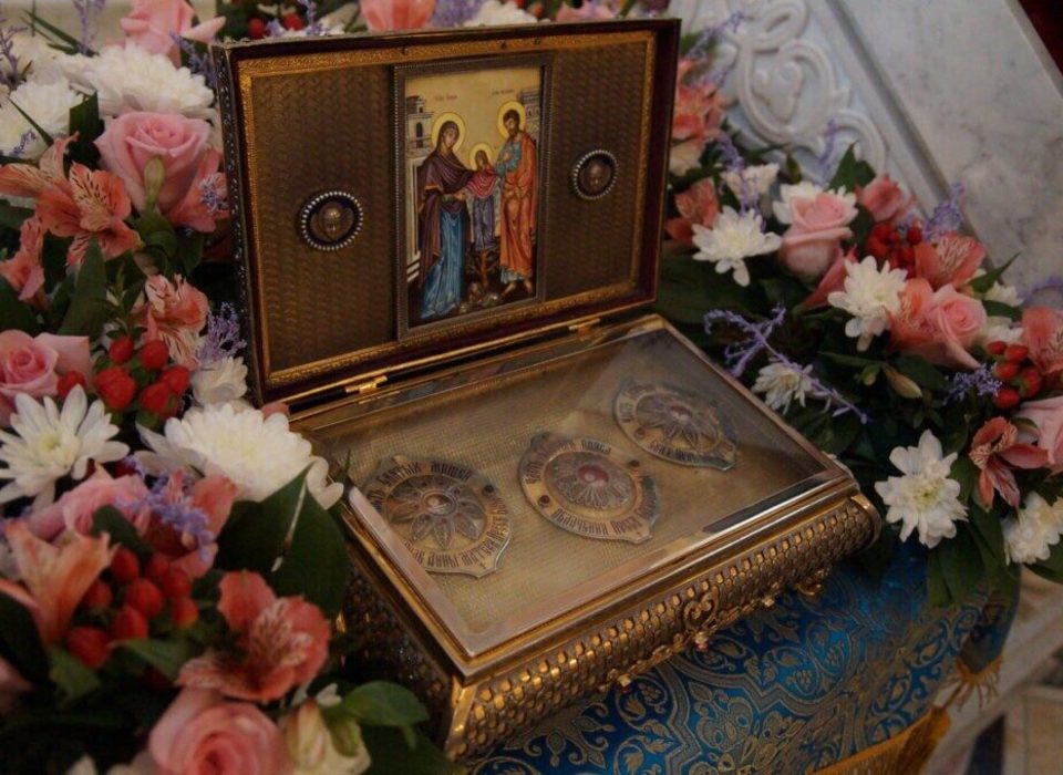 Ковчег с частью Пояса Пресвятой Богородицы встретили в Александро-Невском соборе Волгограда