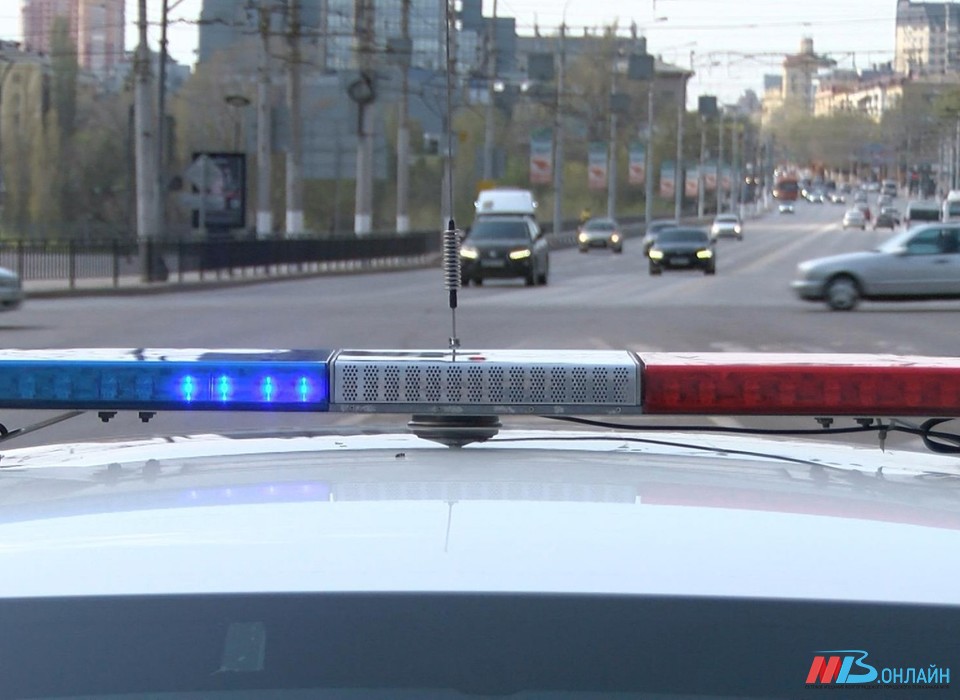 Житель Волгограда 8 апреля несколько раз выстрелил в посетителя бара из-за девушки