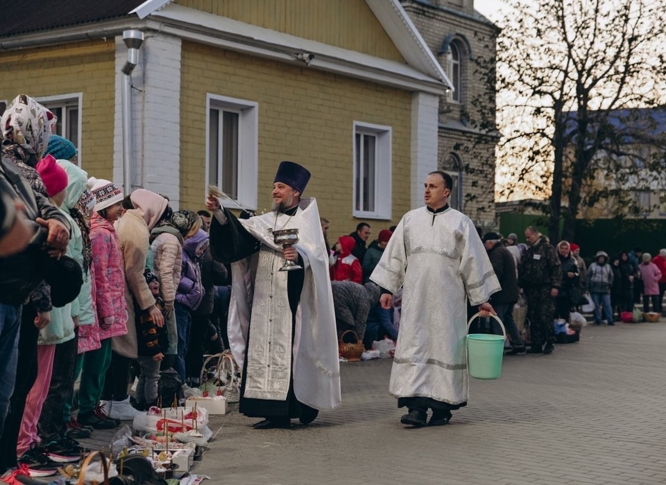 В Волгоградской области в Никольском кафедральном соборе освятили куличи